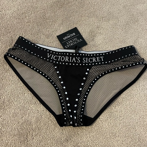 Victoria’s Secret x Balmain underwear - Picture 1 of 4